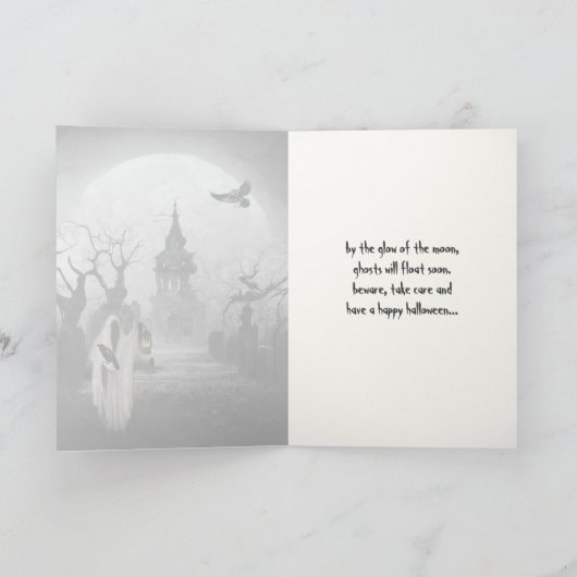 Haunted Graveyard and Gate Keeper Scary Halloween Kaart (Binnen)