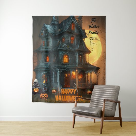 Haunted House Happy Halloween familienaam | Jaar Wandkleed (In situ)