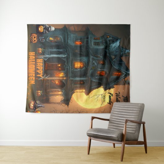 Haunted House Happy Halloween familienaam | Jaar Wandkleed (In Situ (horizontaal))