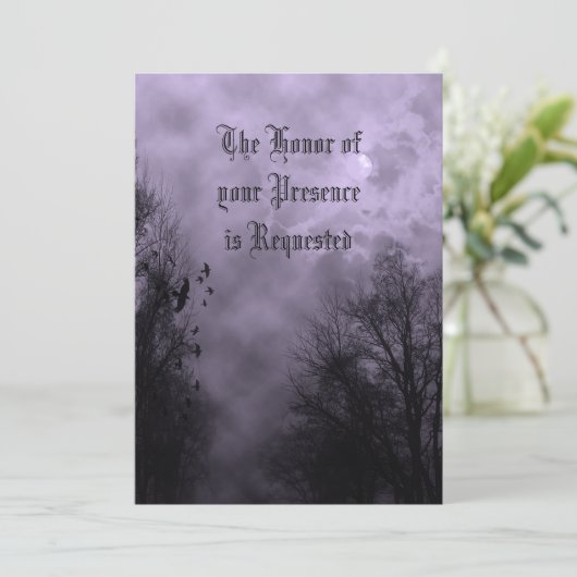 Haunted Road met Ravens Paarse huwelijksuitnodigin Kaart (Staand voorkant)