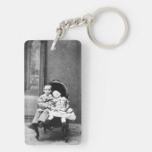 Haunting Vintage Sibling Portrait Sleutelhanger (achterkant)