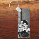 Haunting Vintage Sibling Portrait  Sleutelhanger (Voorkant)