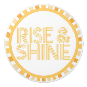 Hausse et matin de salle de bains de bouton de