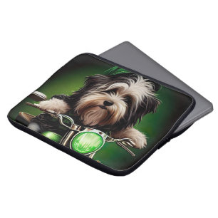 Havanese hond rijdt op fiets St. Patrick's Day Laptop Sleeve