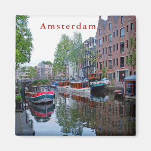 Haven aan de gracht in Amsterdam. Magneet