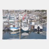 Haven van Saint-Vaast-la-Hougue in Frankrijk Theedoek (Horizontaal)