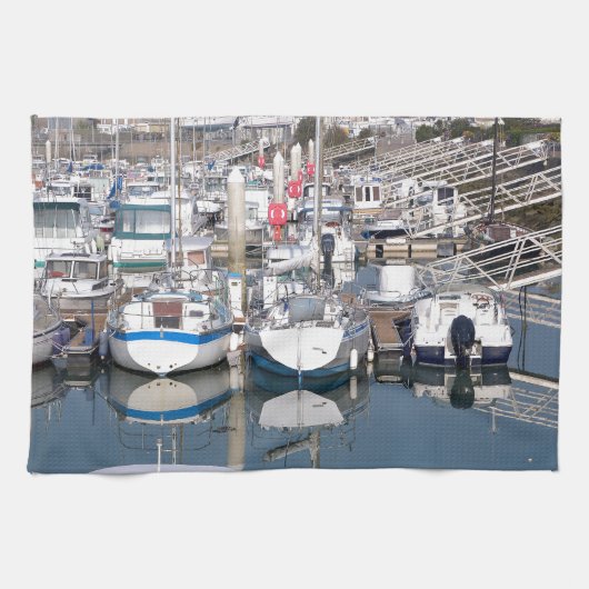 Haven van Saint-Vaast-la-Hougue in Frankrijk Theedoek (Horizontaal)