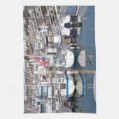 Haven van Saint-Vaast-la-Hougue in Frankrijk Theedoek (Verticaal)