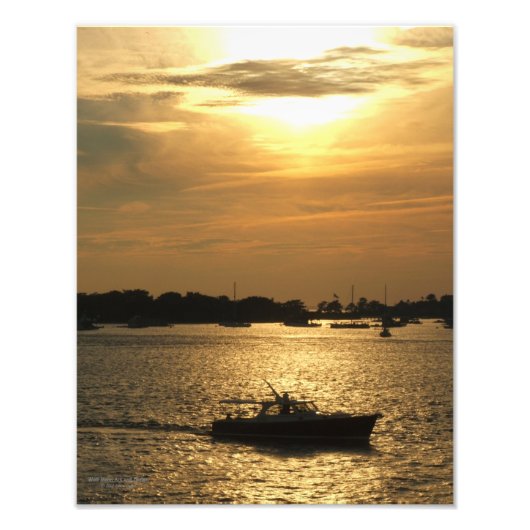 Havenboot Scène Late avond Zon Achter Wolken Foto Afdruk (Voorkant)