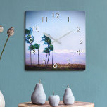 Hawaii Palm Tree Purple Paysage Photo Style<br><div class="desc">Appréciez la beauté de la nature chaque fois que vous regardez l'heure sur cette photo bleu et violet doucement éclairé horloge murale de palmiers soufflant dans la brise hawaïenne sur un fond de montagne. Vous avez le choix entre un visage rond ou carré. Fait un grand cadeau de ménage! Vous...</div>