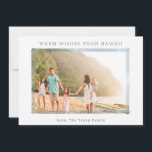 HAWAII PHOTO CARTE DE NOËL | FAMILLE BEACH PHOTO<br><div class="desc">Chaleureux Voeux de HAWAII (ou votre propre état ou lieu de vacances préféré) - une façon amusante d'envoyer des salutations pour les vacances pour les amoureux de l'océan partout! Ce cadre d'aquarelle à thème bleu et blanc océanique sobre, simple et moderne est tropical et capricieux et parfait pour un temps...</div>