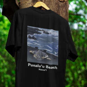 Hawaii Zeeschildpad op Zwarte Zand Strand T-Shirt