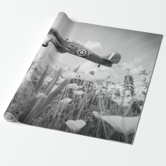 Hawker Hurricane vliegt over papavers in Spring Ca Cadeaupapier (Uitgerold)