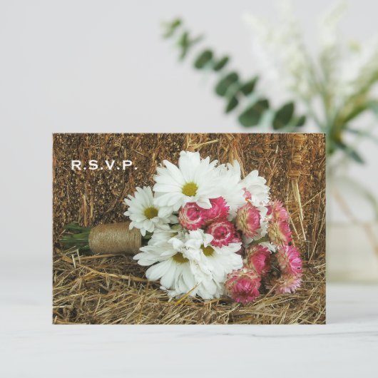 Hay Wedding RSVP - Daisy & Pink Bouquet (Debout devant)