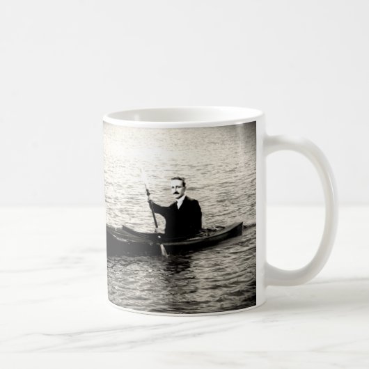 Hayek in een Kayak Koffiemok (Rechts)