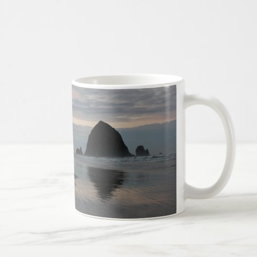 Haystack Rock in Cannon Beach Koffiemok (Rechts)