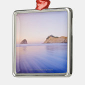 Haystack Rock in Dawn Blurred Blue Paarse Waves Metalen Ornament (Links)