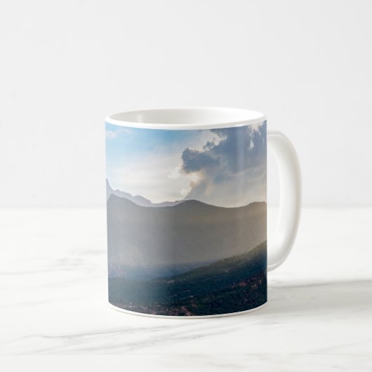 Hazy Pikes Peak Sunset Classic Mug (Devant droit)