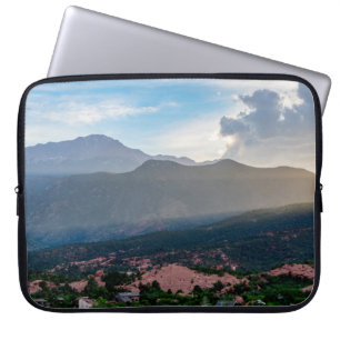 Hazy Pikes Peak Sunset Laptop Sleeve Hoesje