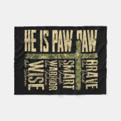 He Is Paw Paw Camo Religious Fathers Day Christian Fleece Deken (Voorkant (Horizontaal))