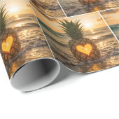 Heart Carved Into a Pineapple On a Beach Cadeaupapier (Rol Hoek)