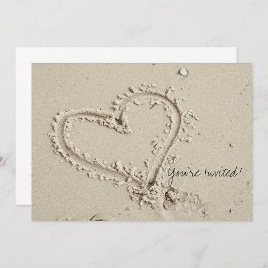 Heart in Sand Beach Invitation (Devant / Derrière)
