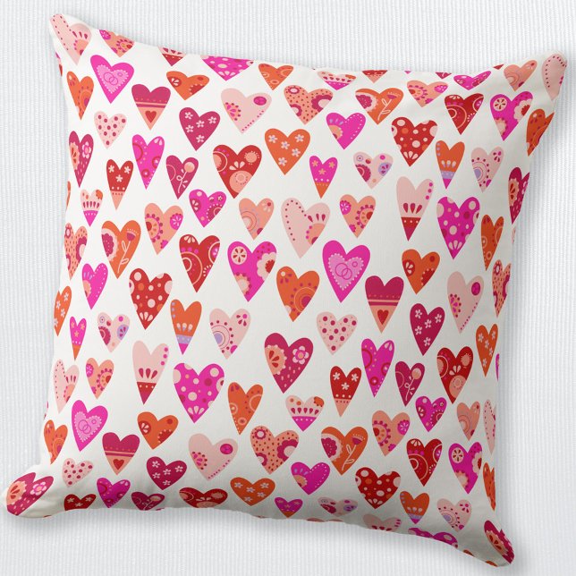 Heart Pattern Red Pink Modern Kussen (Scandinavian heart pattern red pink and white throw pillow)