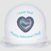 Heart-Shaped Ice Sculpture with Aurora Sneeuwbol (Achterkant)