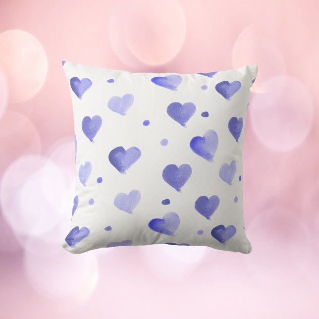 Hearts Blue Waterverf Pattern Kussen (A throw pillow with a cute watercolor heart and polka dot pattern done in blue.)