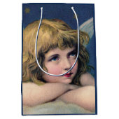 Heavenly angel daydreaming on a cloud in the sky medium cadeauzakje (Voorkant)