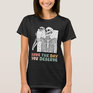 Heb de dag dat je verdient Halloween Skeleton en C T-shirt