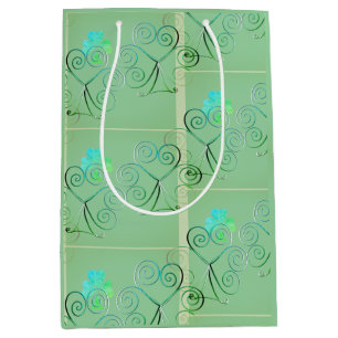 Heb een Happy St Patrick's Day Shamrock Misty Gree Medium Cadeauzakje