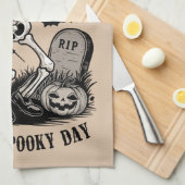 Heb een spookachtige dag Halloween Witch Skeleton Theedoek (Quarter Fold)