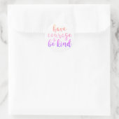 Heb moed en wees vriendelijk citaat typografie ronde sticker (Tas)