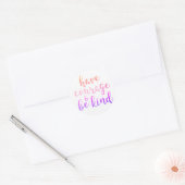 Heb moed en wees vriendelijk citaat typografie ronde sticker (Envelop)