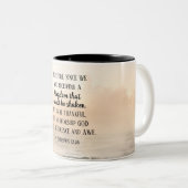 Hebreeuwen 12:28 een Koninkrijk dat niet kan worde Tweekleurige Koffiemok (Voorkant rechts)