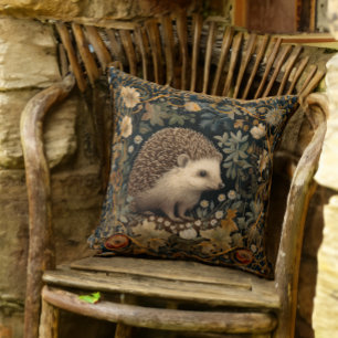 Hedgehog in de Forest William Morris stijl Kussen