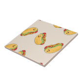 Heet-hondenvoedselpersonage op roze tegeltje (Zijkant)