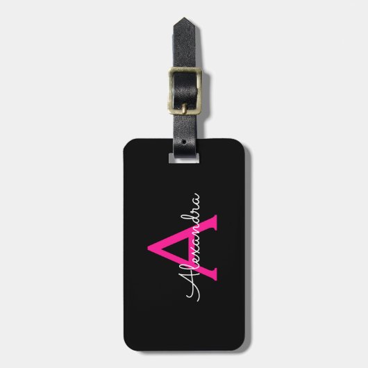 Heet Roze Zwarte Script Meisjesachtige Monogram Na Bagagelabel (Voorkant verticaal)