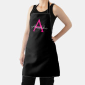 Heet Roze Zwarte Script Meisjesachtige Monogram Na Schort (Insitu)