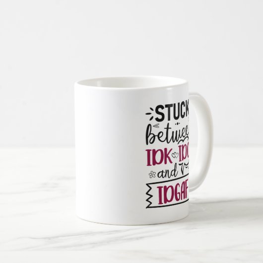 Heffing tussen IDK, IDC en IDGAF Funny Quote Koffiemok (Voorkant rechts)