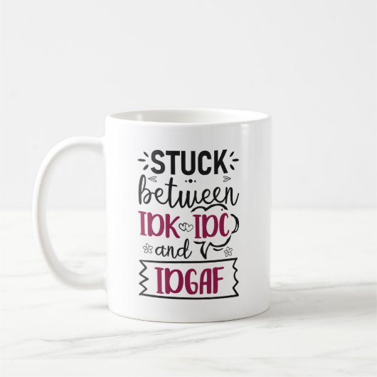 Heffing tussen IDK, IDC en IDGAF Funny Quote Koffiemok (Links)