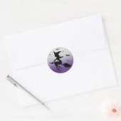 Heks silhouet in paarse maan ronde sticker (Envelop)