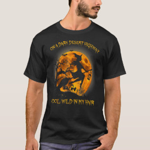 Heksen spelen op een donkere woestijnbank t-shirt
