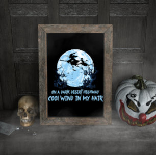 Heksen spelen op een donkere woestijnweg poster