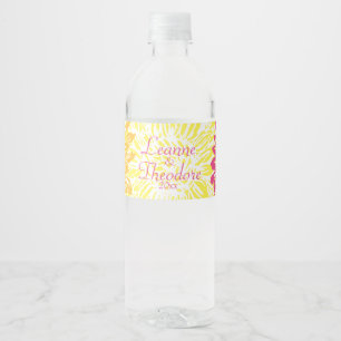 Helder geel en roze gekleurde mama's waterfles etiket