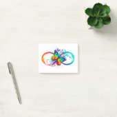 Helder oneindigheid met regenboog vlinder post-it® notes (Kantoor)