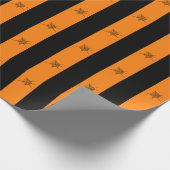Helder Sinaasappel en zwart Halloween Striped Patt Cadeaupapier (Hoek)