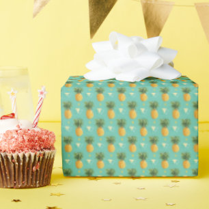 Heldere ananassen op het geometrische patroon cadeaupapier