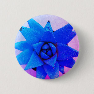 Heldere blauwe bloem. ronde button 5,7 cm